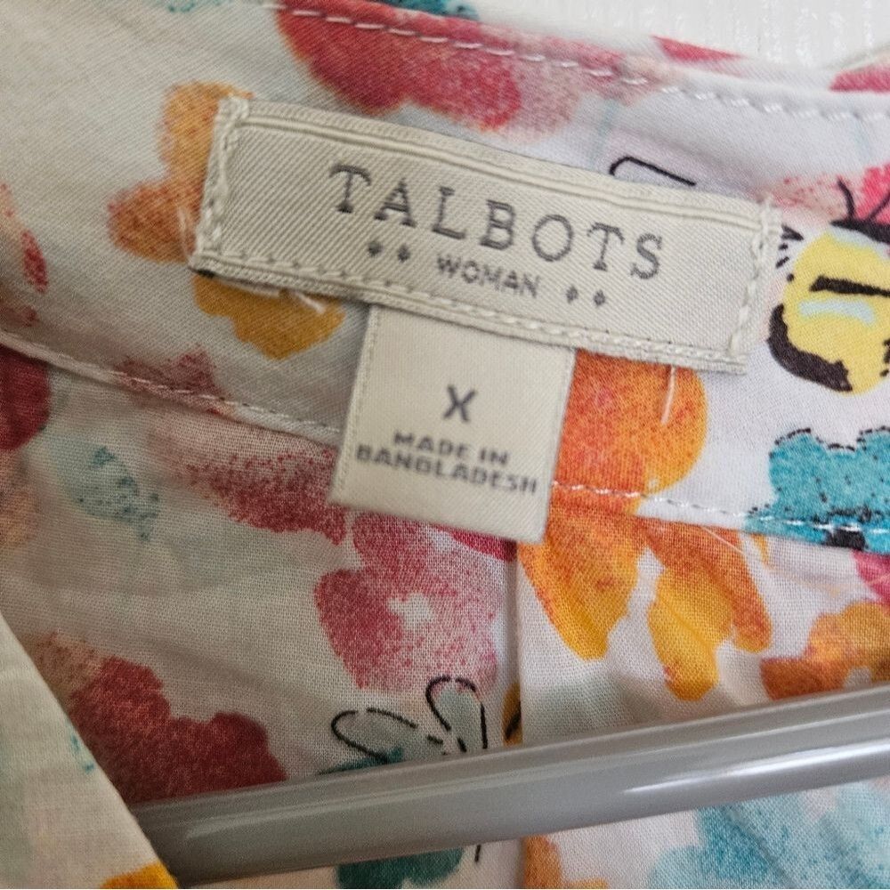 Talbot Women's size X light weight sleeveless shirt, floral with bees - Picture 5 of 15